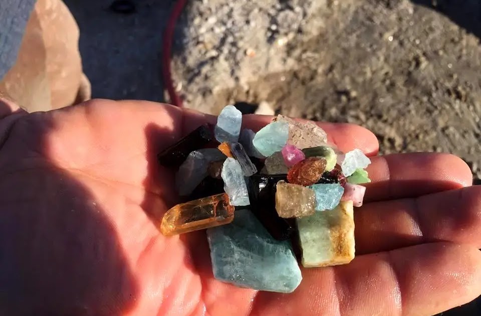 California Rockhounding - 6 Places to Dig for Gemstones in California -  Geology In